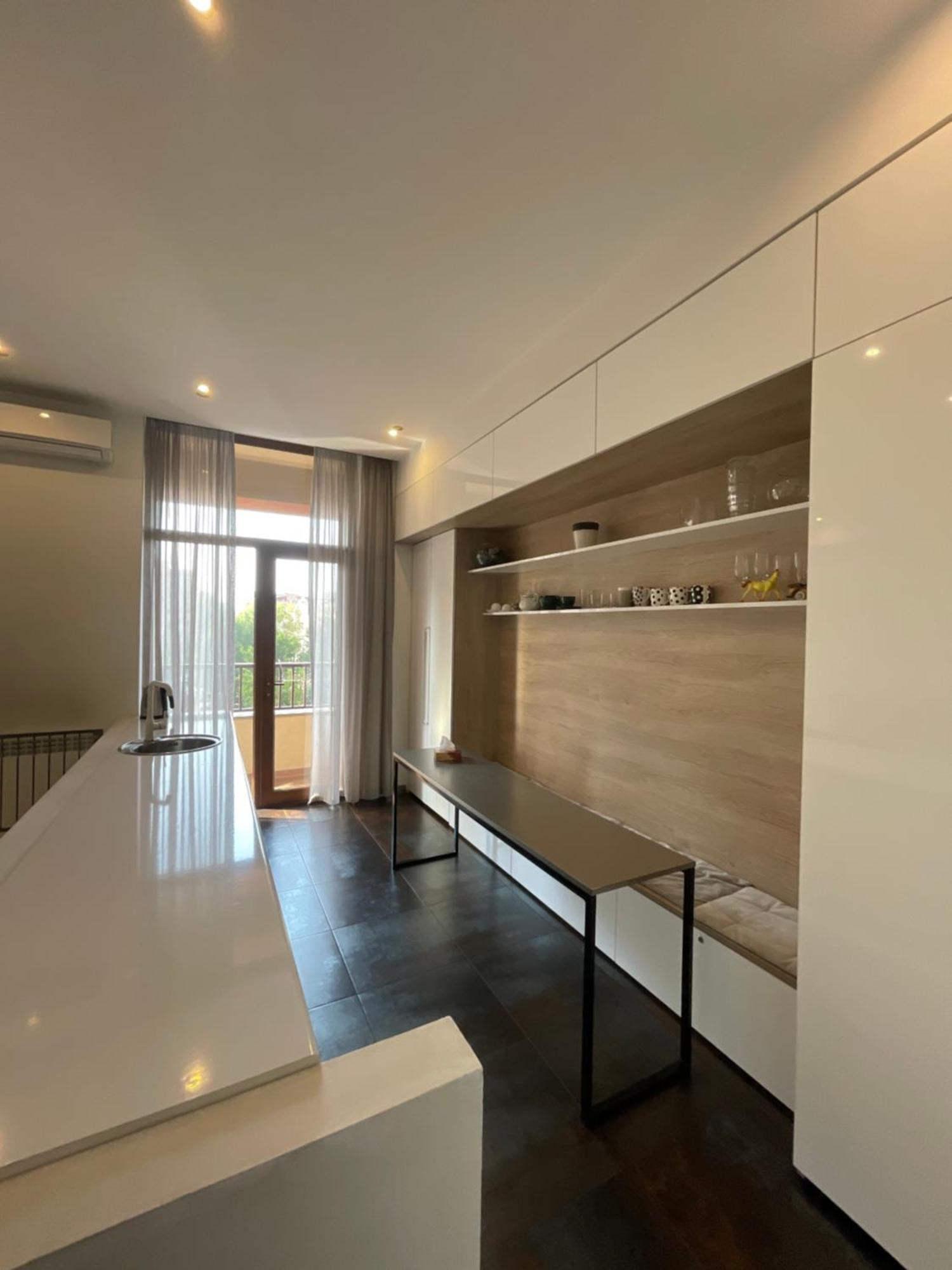 Metro Apartment Jerevan Buitenkant foto