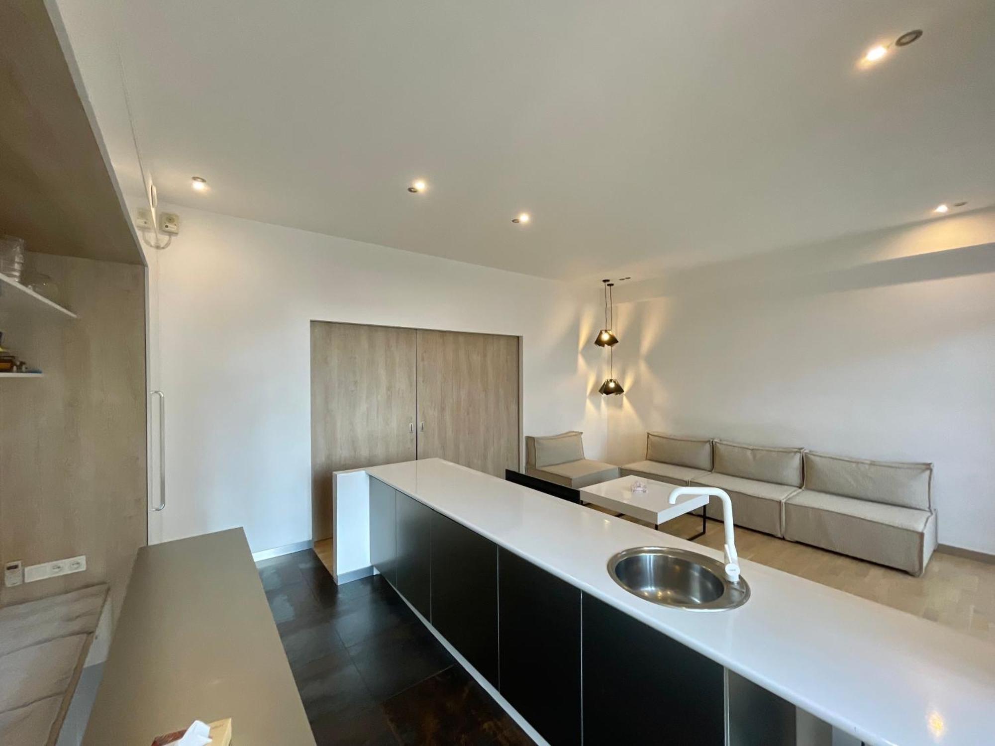 Metro Apartment Jerevan Buitenkant foto