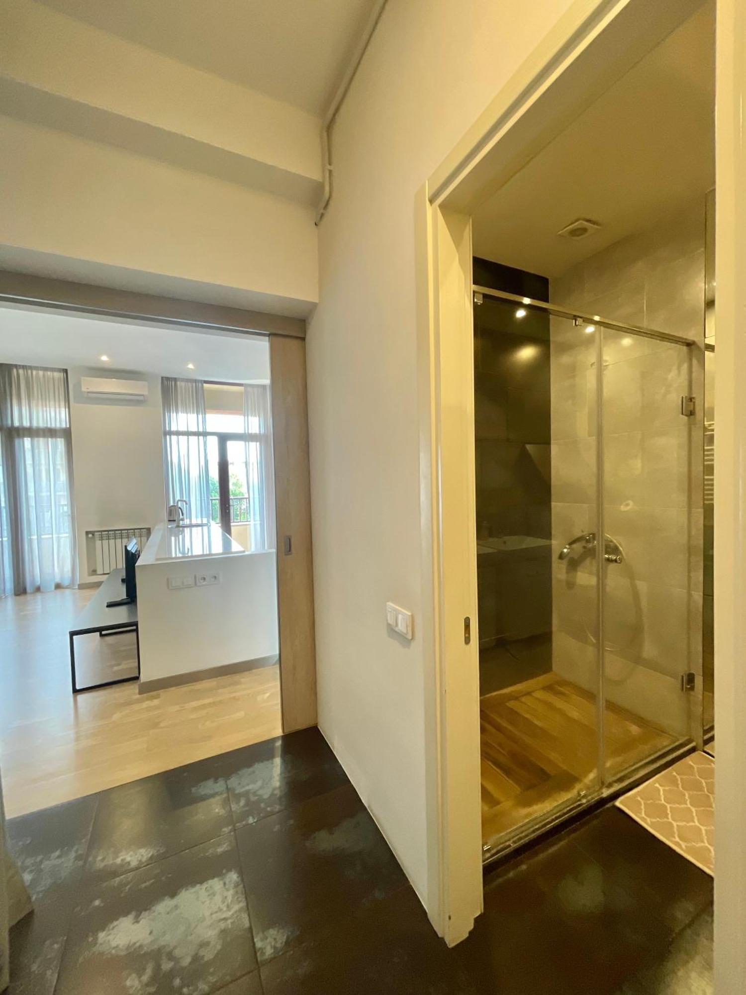 Metro Apartment Jerevan Buitenkant foto