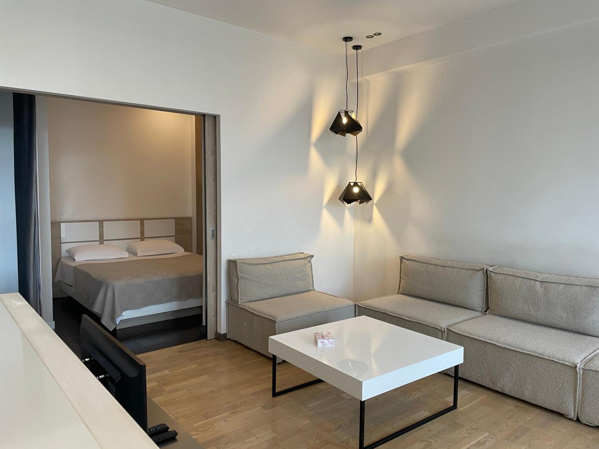 Metro Apartment Jerevan Buitenkant foto