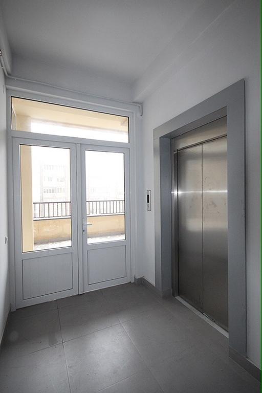 Metro Apartment Jerevan Buitenkant foto