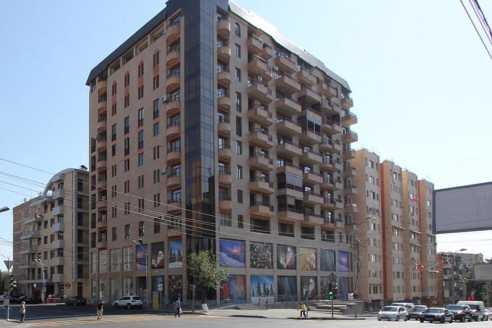 Metro Apartment Jerevan Buitenkant foto